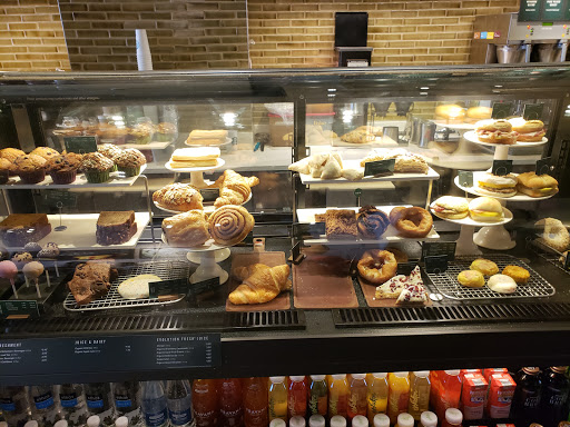 Shopping Mall «Powell Street Plaza Shopping Center», reviews and photos, 5795 Christie Ave, Emeryville, CA 94608, USA