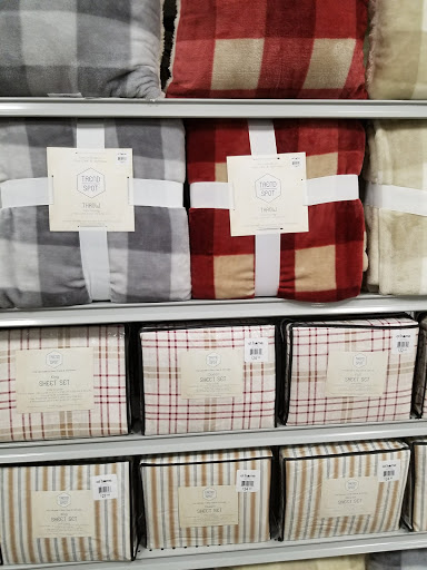 Home Goods Store «At Home», reviews and photos, 1811 N Dixie Hwy, Elizabethtown, KY 42701, USA