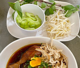ก๋วยเตี๋ยวไก่ตุ๋นมะระ photo