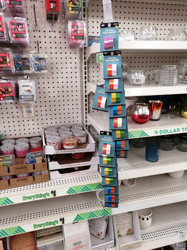 Dollar Store «Dollar Tree», reviews and photos, 918 E New York St #130, Aurora, IL 60505, USA