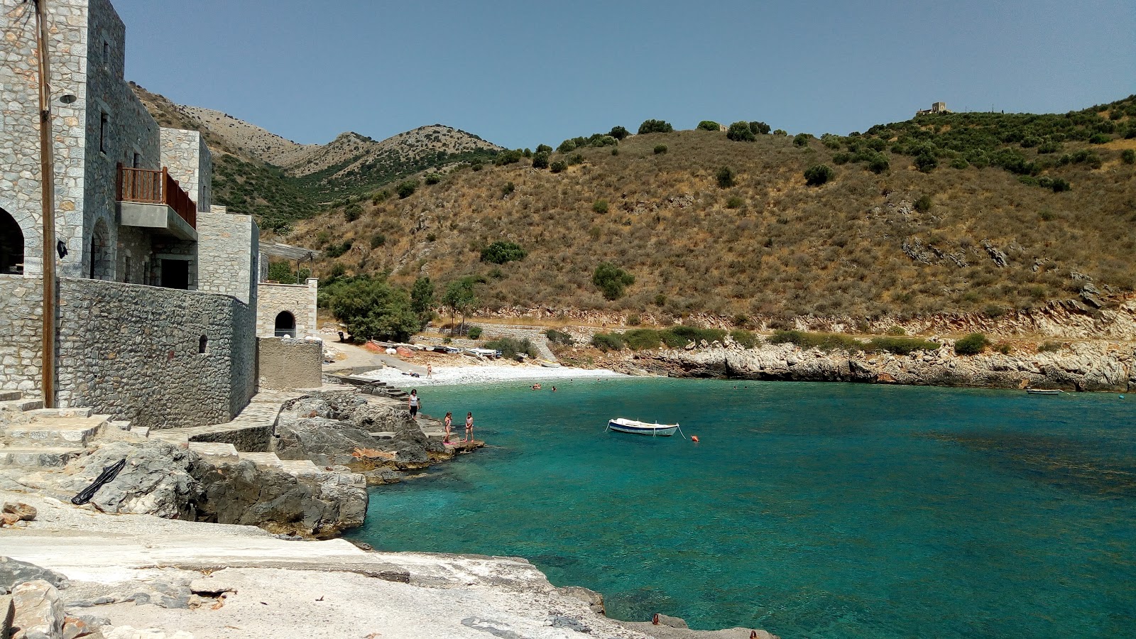 Valokuva Agios Kyprianou beachista. puhtaustasolla korkea
