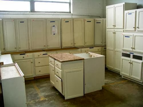 Building Materials Store «Habitat For Humanity ReStore Elgin», reviews and photos, 800 N State St, Elgin, IL 60123, USA