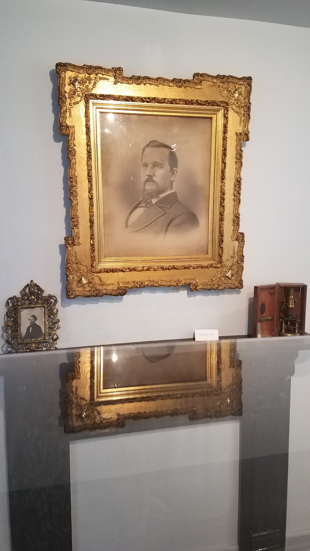 Dr. William Daviess Hutchings Office and Museum