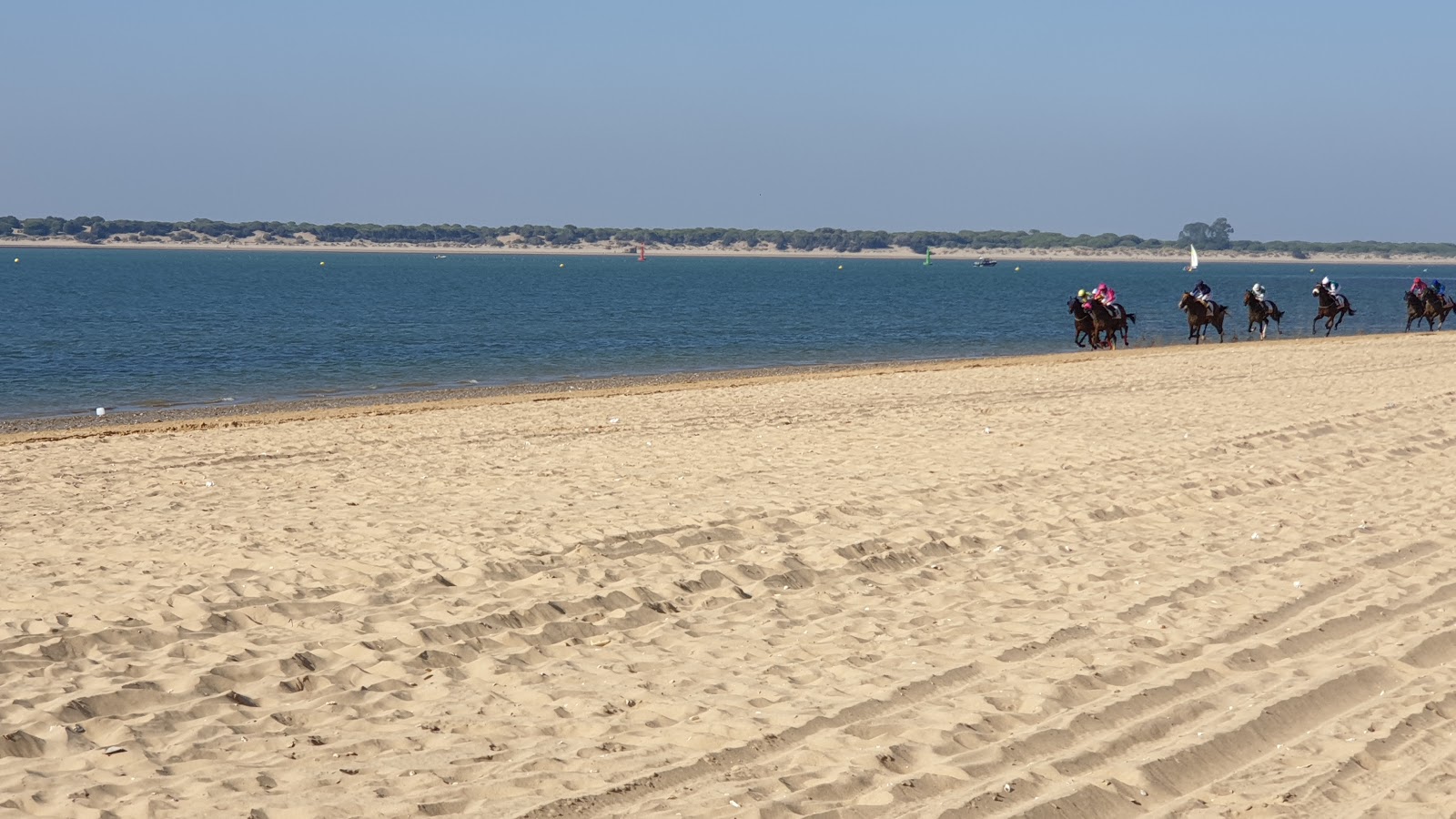 Foto van Playa de las Piletas voorzieningenruimte