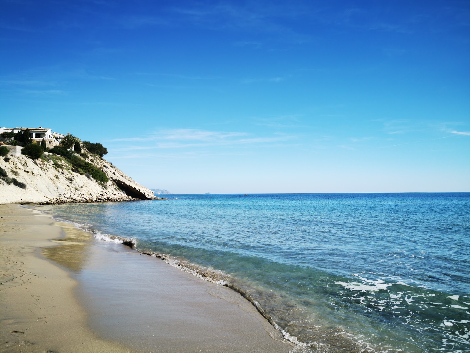 Photo de Cala lanuza avec petite baie