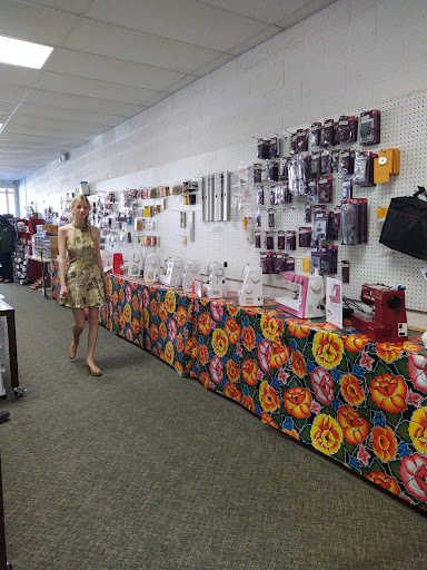 Shopping Mall «Indian Hills Shopping Center», reviews and photos, 2407 W 13th St N, Wichita, KS 67203, USA