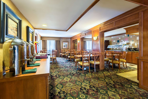 Hotel «Clarion Inn And Summit Center», reviews and photos, 852 N Gloster St, Tupelo, MS 38804, USA