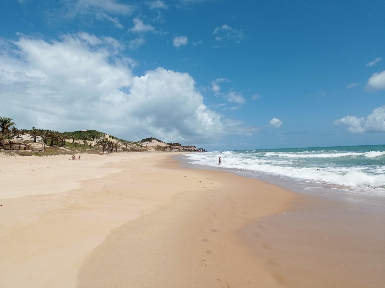 Foto de Praia das Minas com areia brilhante superfície
