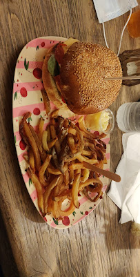 Hamburger du Restaurant français PETIT M. CRÊPERIE, BAR, BISTROT à Honfleur - n°4