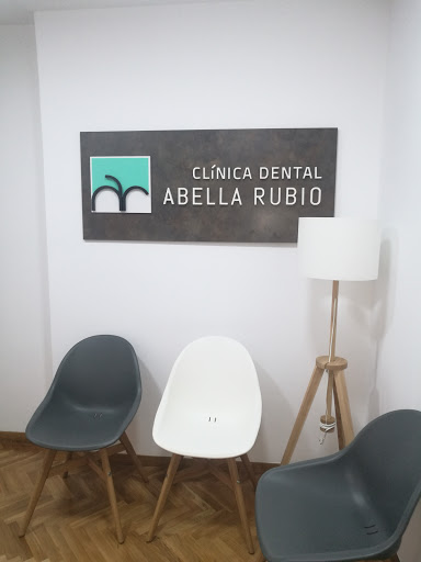 CLÍNICA DENTAL ABELLA RUBIO en Barcelona, Barcelona