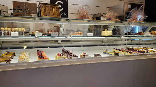 Shopping Mall «Colonial Village Shopping Center», reviews and photos, 1723 Wilson Blvd, Arlington, VA 22209, USA