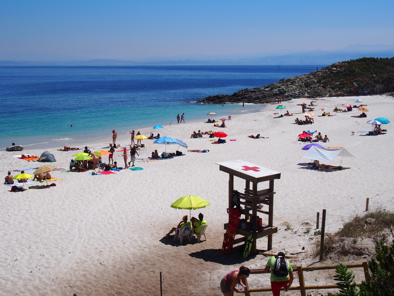 Fotografie cu Praia de Figueiras - locul popular printre cunoscătorii de relaxare