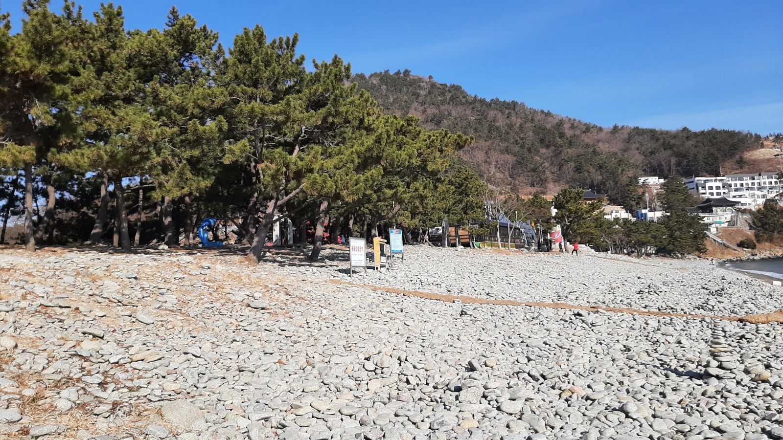 Foto de Musulmok Beach e o assentamento