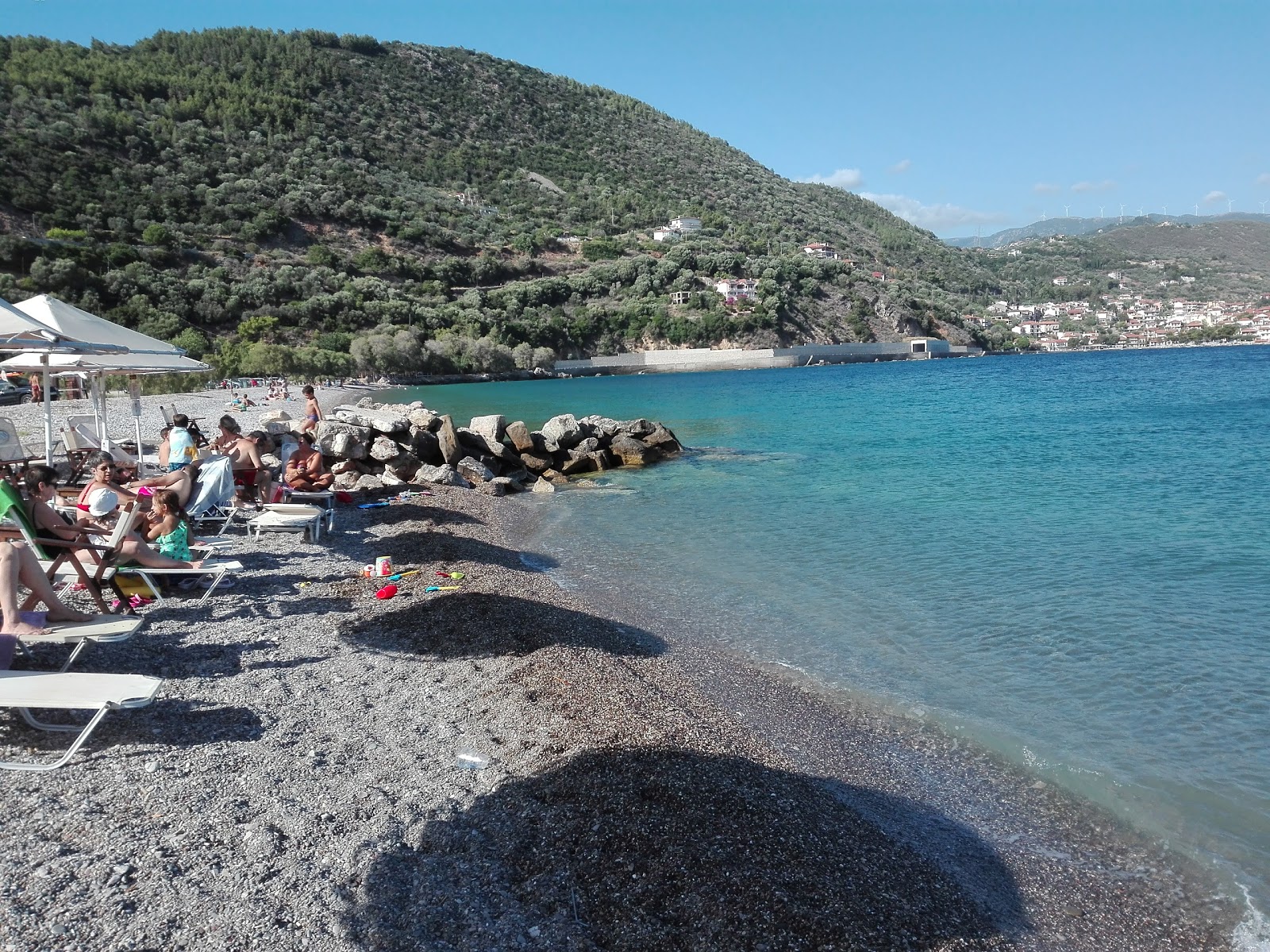 Foto di Blue lake beach con baia lunga