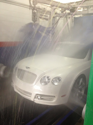 Car Wash «White Glove Car Wash & Detailing», reviews and photos, 1415 W Shakespeare Ave, Chicago, IL 60614, USA