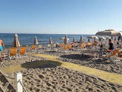 Photo de Terracina Beach protégé par des falaises
