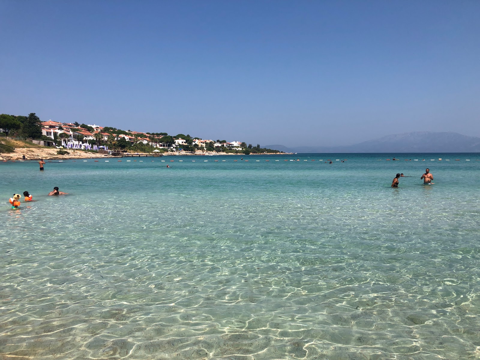 Φωτογραφία του Παραλία Κλαμπ Quente υποστηρίζεται από βράχους