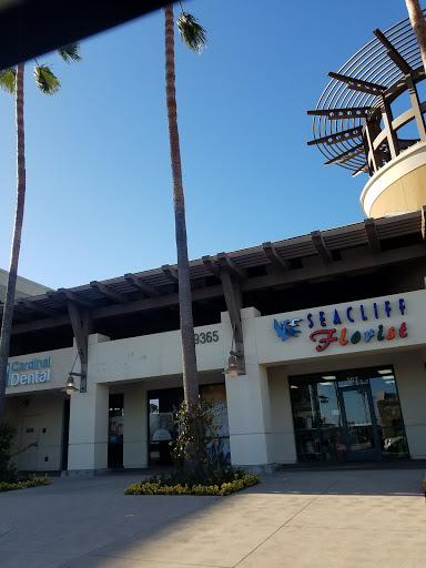 Shopping Mall «Seacliff Village Shopping Center», reviews and photos, Yorktown St & Main St, Huntington Beach, CA 92648, USA