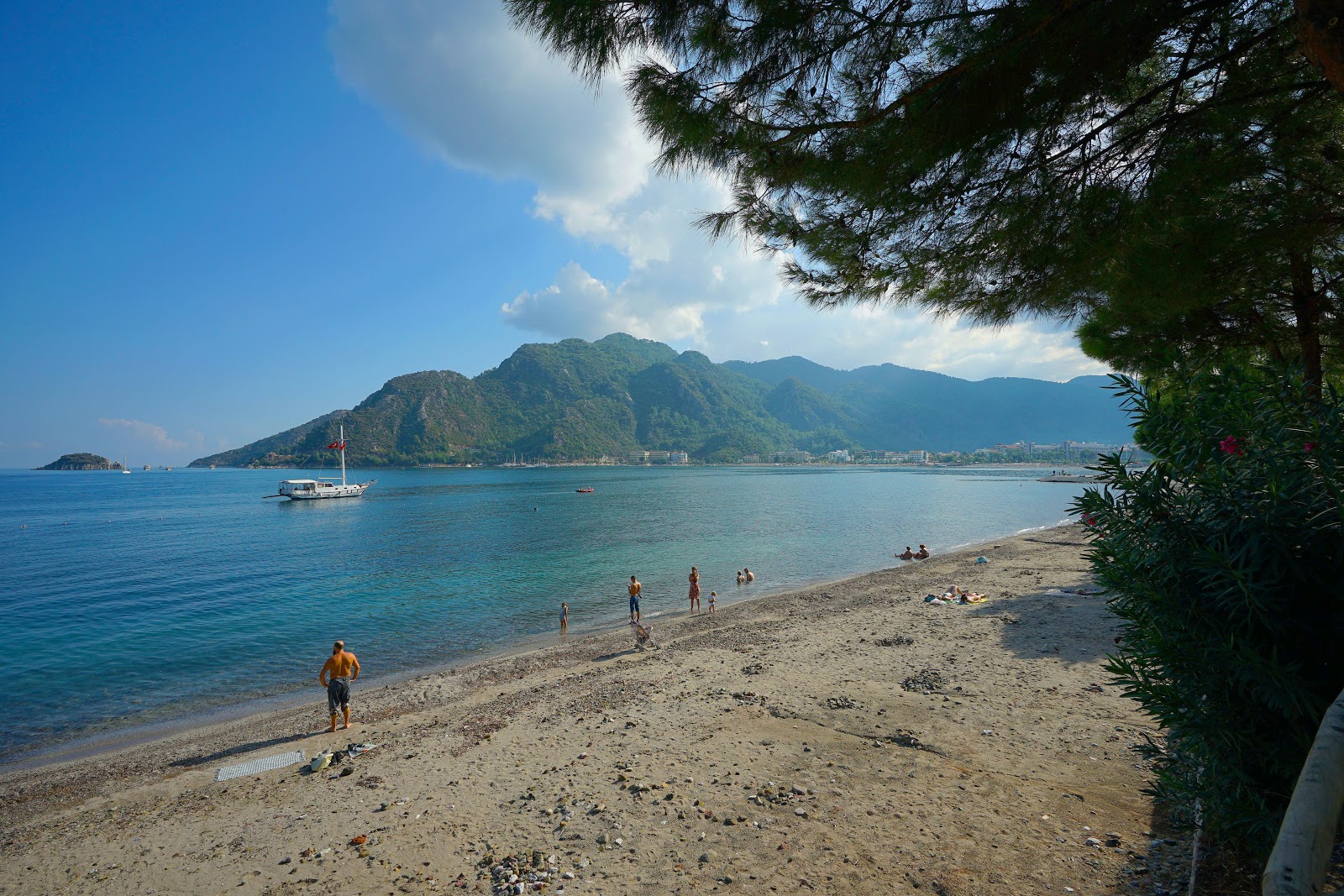 Denizyaka beach'in fotoğrafı geniş bir kıyı şeridi ile birlikte