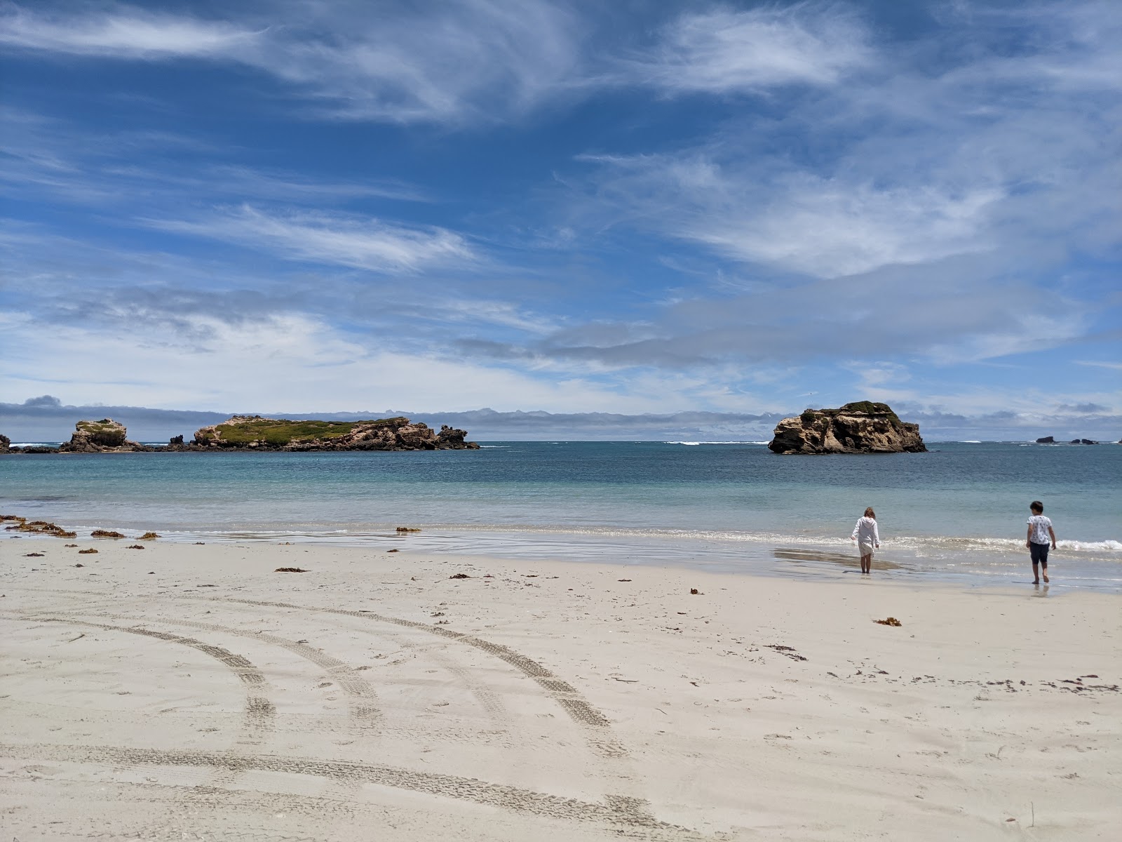 Nora Creina Beach的照片 带有碧绿色纯水表面