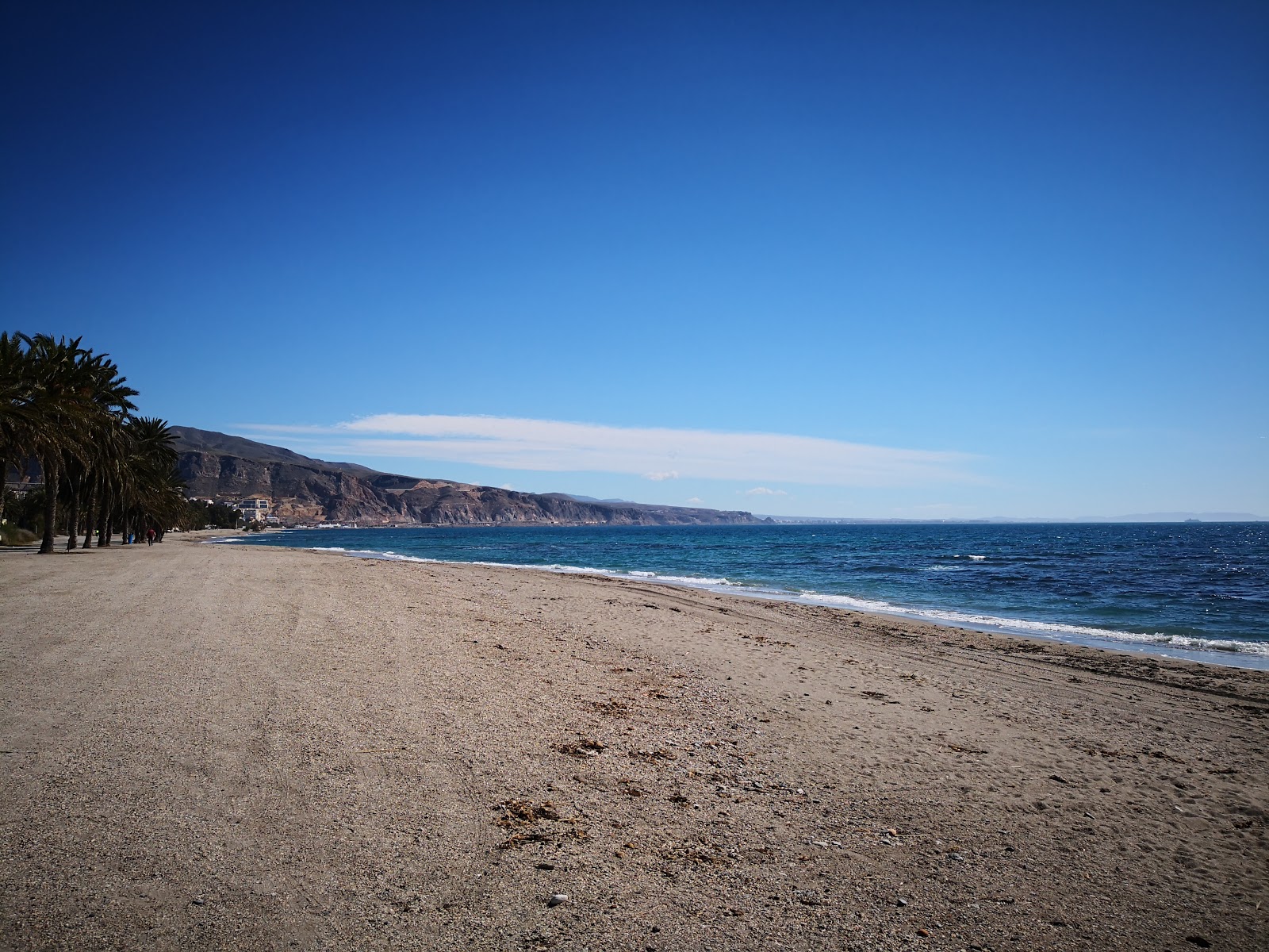 Playa los Bajos'in fotoğrafı hafif ince çakıl taş yüzey ile
