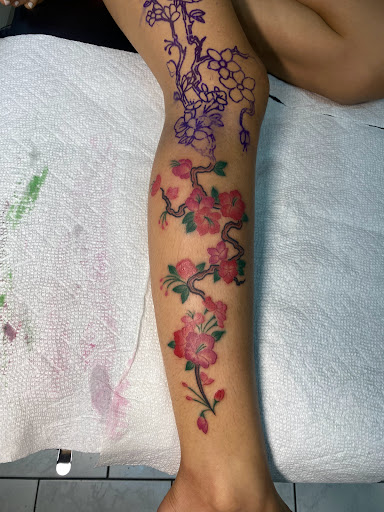 Explore latin quotes tattoo ideas, creative tattoo ideas in Honolulu, available at 434 TATTOO WAIKIKI