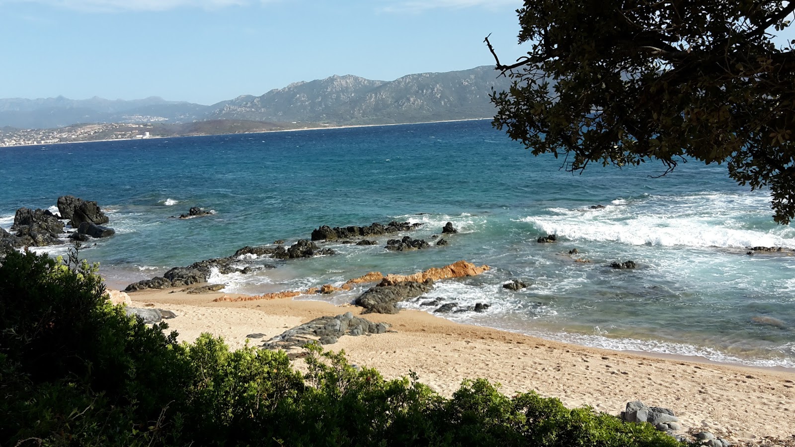 Foto de Scodi Neri beach II e o assentamento