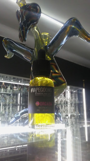 Tobacco Shop «BLUE MOON SMOKE SHOP», reviews and photos, 896 Massachusetts Ave, Cambridge, MA 02139, USA