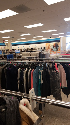 Clothing Store «Ross Dress for Less», reviews and photos, 581 Roosevelt Rd, Glen Ellyn, IL 60137, USA