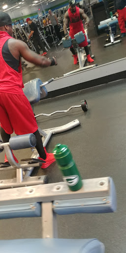 Gym «Zip Fitness Waukegan-Gurnee», reviews and photos, 730 N Green Bay Rd, Waukegan, IL 60085, USA