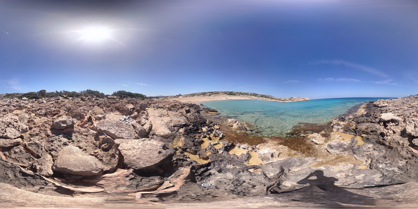 Foto van Diakoftis beach II met turquoise puur water oppervlakte