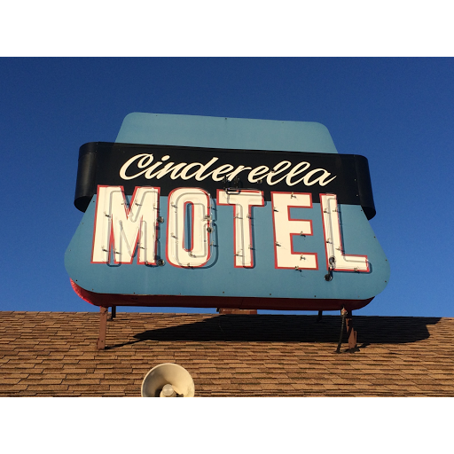 Cinderella Motel & Campground image 4