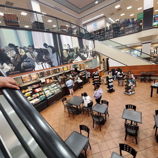 Book Store «Barnes and Noble», reviews and photos, 2500 N Mayfair Rd, Milwaukee, WI 53226, USA