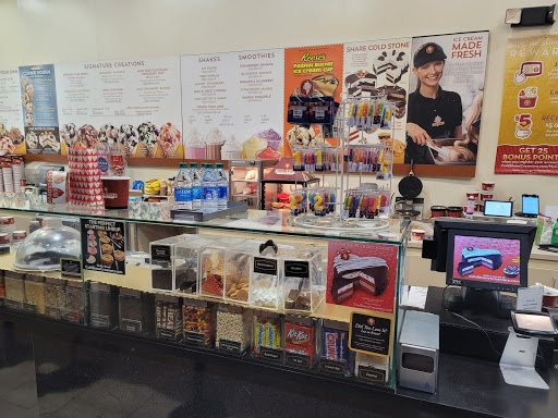 Shopping Mall «Crestview Hills Town Center», reviews and photos, 2791 Town Center Blvd, Crestview Hills, KY 41017, USA