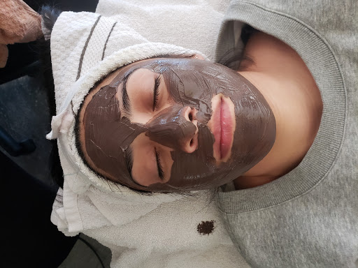 Day Spa «Beautiful Revenge Salon and Spa», reviews and photos, 652 Roosevelt Rd, Glen Ellyn, IL 60137, USA