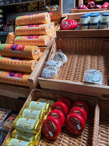 Grocery Store «Stringtown Grocery», reviews and photos, 2208 540th St SW, Kalona, IA 52247, USA