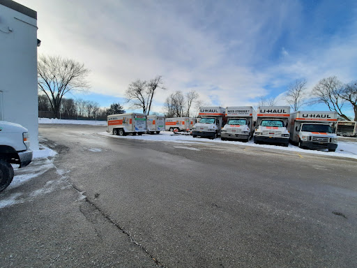 Truck Rental Agency «U-Haul Moving & Storage of Aurora», reviews and photos, 1282 N Lake St, Aurora, IL 60506, USA
