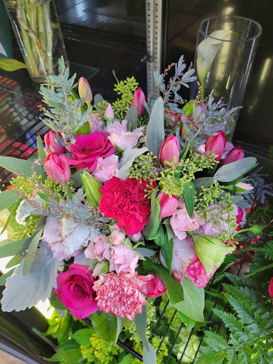 Florist «Alborada Florist», reviews and photos, 17 Huguenot St, New Rochelle, NY 10801, USA