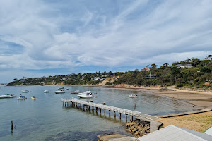 Daveys Bay Pier