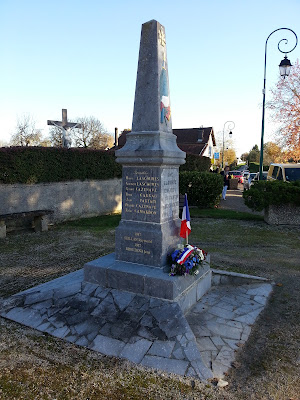Monument aux Morts à Saint-Castin