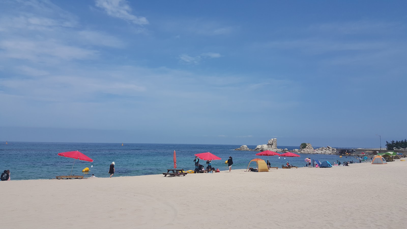 Gonghyeonjin Beach的照片 带有长直海岸