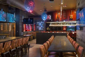 HQ Gastropub - Woodland Hills image