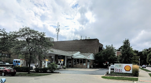 Gas Station «Lake Forest Shell», reviews and photos, 193 E Deerpath Rd, Lake Forest, IL 60045, USA