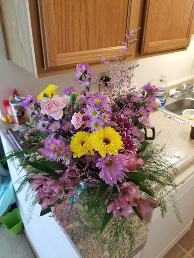 Florist «Roses & Rainbows Flowers Gifts», reviews and photos, 118 W Main St, Cambridge City, IN 47327, USA