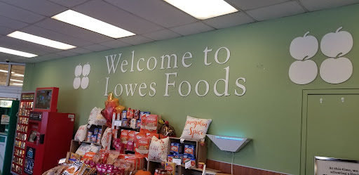 Grocery Store «Lowes Foods on Pine Grove Drive», reviews and photos, 805 Pine Grove Dr, Wilmington, NC 28403, USA