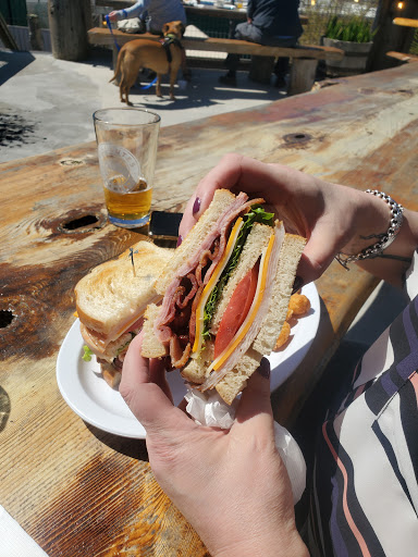 Bar & Grill «Snug Harbor Bar and Grill», reviews and photos, 5001 SW Hwy 101, Lincoln City, OR 97367, USA