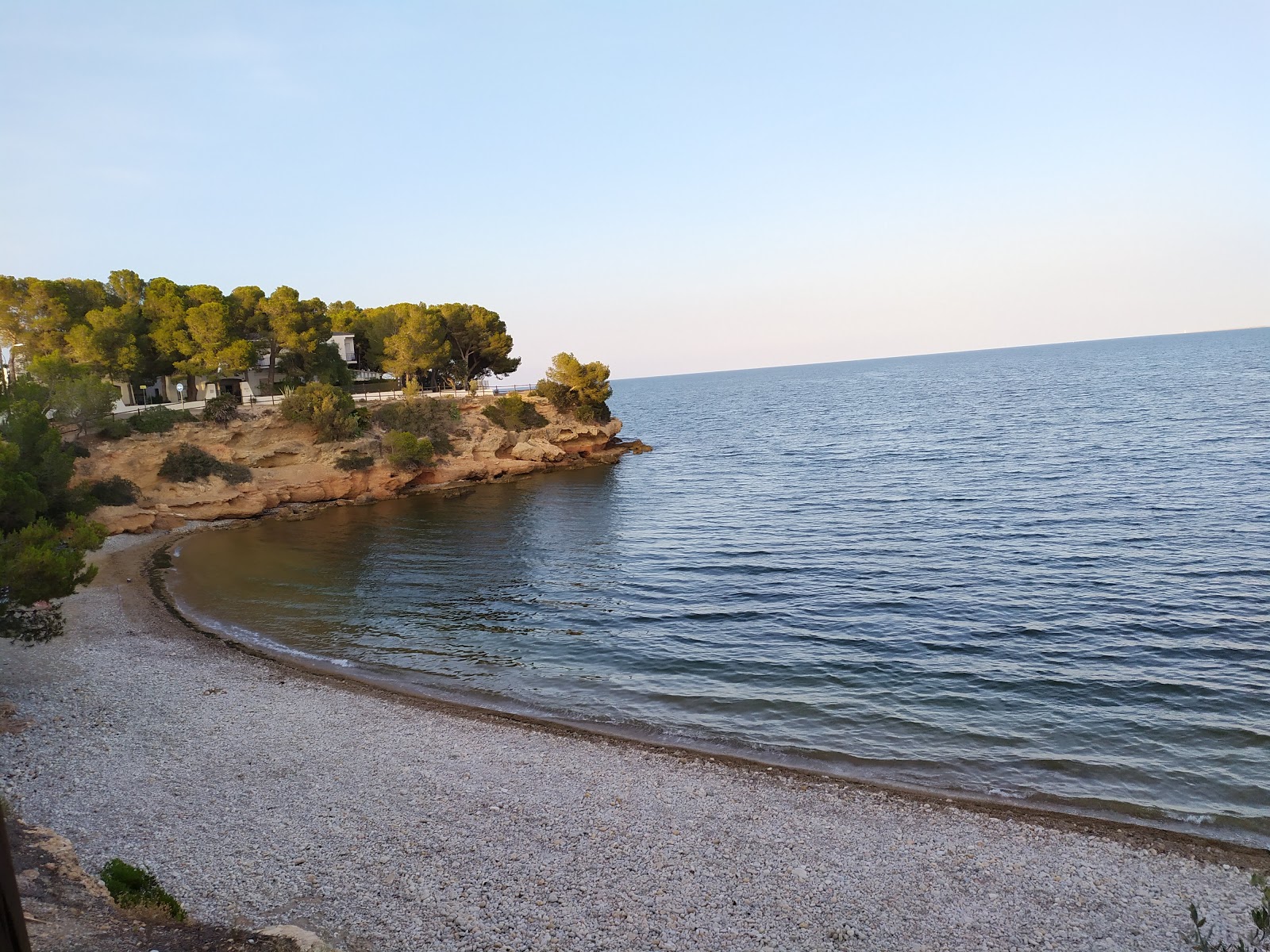 Fotografie cu Platja Dels Capellans cu nivelul de curățenie înalt