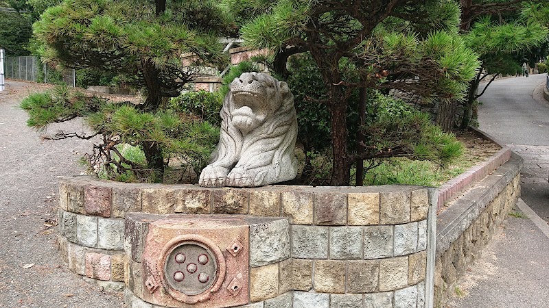 ジェームス山ライオン像