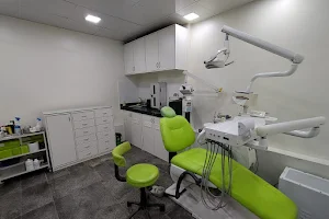 Sabka dentist - Andheri (East) Takshila image
