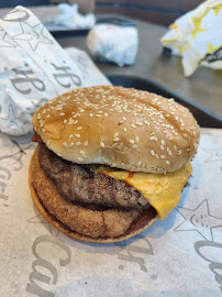 Cheeseburger du Restaurant américain Carl's Jr. Bègles à Bègles - n°12